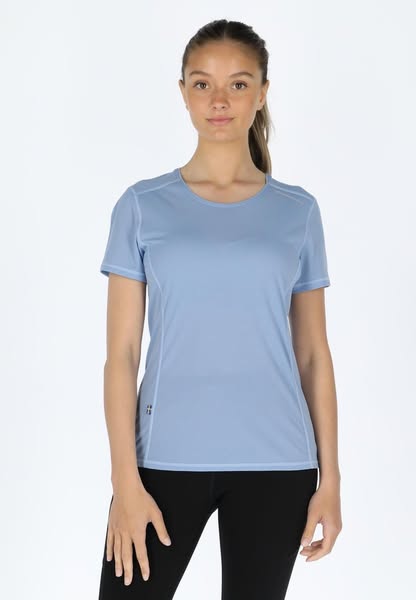 Zalando Meta ad exemple commenc&eacute; 2026-08-03: Swedemount ULTRA LIGHT - Polo shirt - denim blue, Swedemount ULTRA LIGHT TEE W - Sports T-shirt - lt blue, Swedemount FREERIDE SHELL - Ski jacket - black, Swedemount NORDKAP PILE - Fleece jacket - black black, Swedemount LOGO TEE - Print T-shirt - charcoal melange neon, Swedemount TROMS&Ouml; - Fleece jacket - charcoal melange