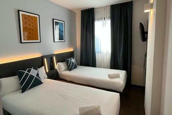 Marriott Bonvoy Meta ad example started 2026-08-06: AC Hotel Algeciras, AC Hotel Malaga Palacio, Four Points Flex by Sheraton Malaga Centre, Grand Hotel Las Dunas, Autograph Collection, AC Hotel Alicante, Denia Marriott La Sella Golf Resort & Spa
