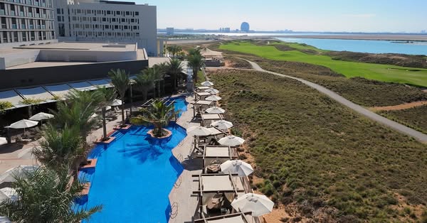 Radisson Hotels Meta ad exemple commenc&eacute; 2026-03-26: Radisson Blu Hotel & Resort, Al Ain, Radisson Blu Hotel & Resort, Abu Dhabi Corniche, Radisson Blu Hotel, Abu Dhabi Yas Island, Park Inn by Radisson Abu Dhabi, Yas Island, Radisson RED Dubai Silicon Oasis, Park Inn by Radisson Dubai Motor City