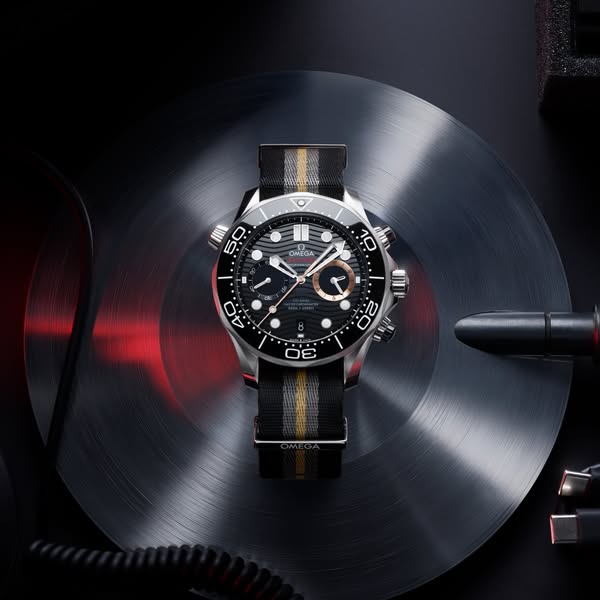 OMEGA Watches Meta ad example started 2026-05-22: 007 First Light, Acier et céramique, NATO Strap exclusif, Ecrin signature, 007 First Light, Acier et céramique, NATO Strap exclusif, Ecrin signature, 007 First Light, Acier et céramique, NATO Strap exclusif, Ecrin signature
